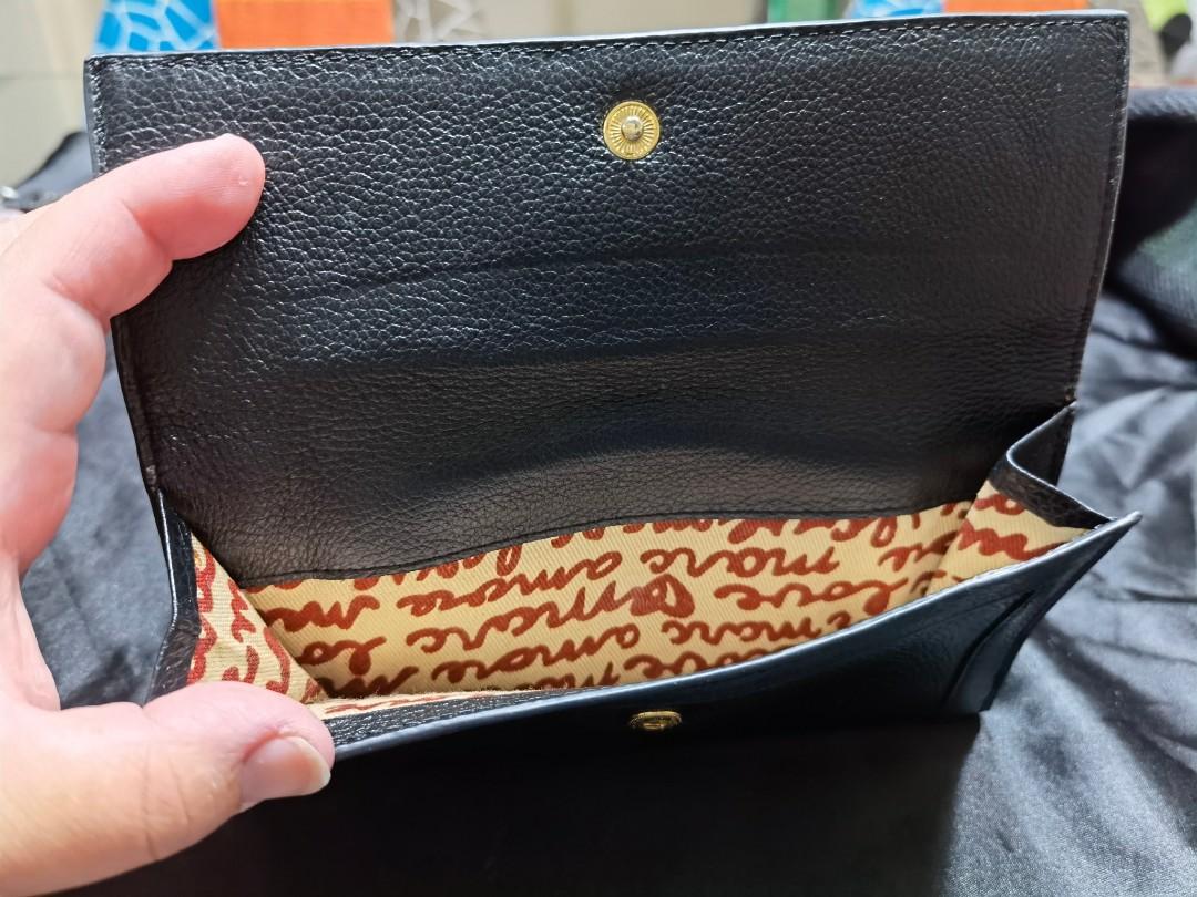 Original Marc Jacobs wallet (Category: Luxury Bags & Wallets) located in Manila. Submitted by poyeesy (Listing ID 1100603660, Image 3). Description: original marc jacob leather wallet. good condition. no inclusions..