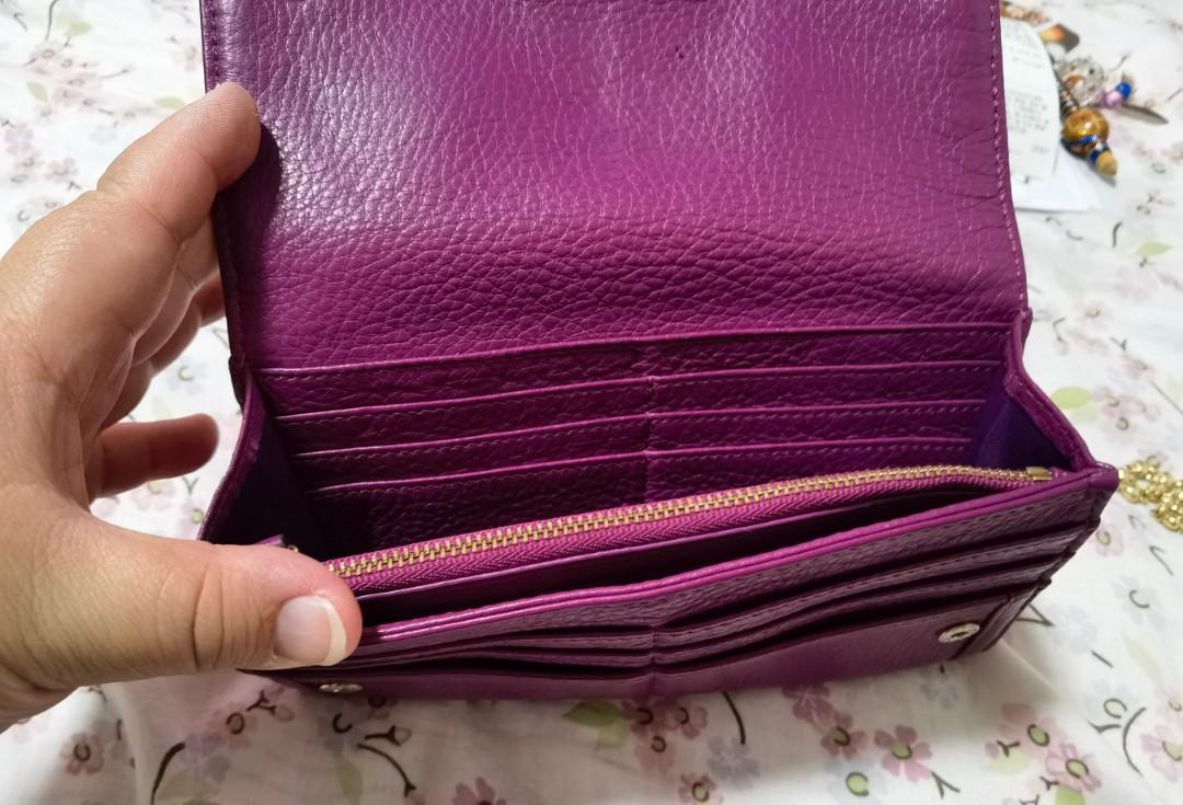 Original Tory Burch wallet (Category: Luxury Bags & Wallets) located in Manila. Submitted by poyeesy (Listing ID 1100741300, Image 3). Description: original tory burch soft leather wallet. very good condition..