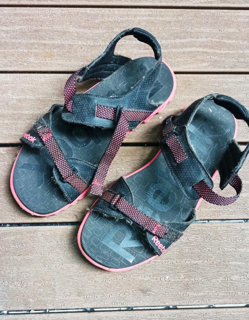 sandal gunung reebok