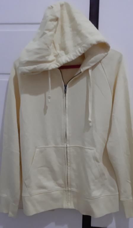 Uniqlo Hooded jacket (Category: Coats, Jackets and Outerwear) located in Marilao. Submitted by leona21 (Listing ID 1100673644, Image 1). Description: .