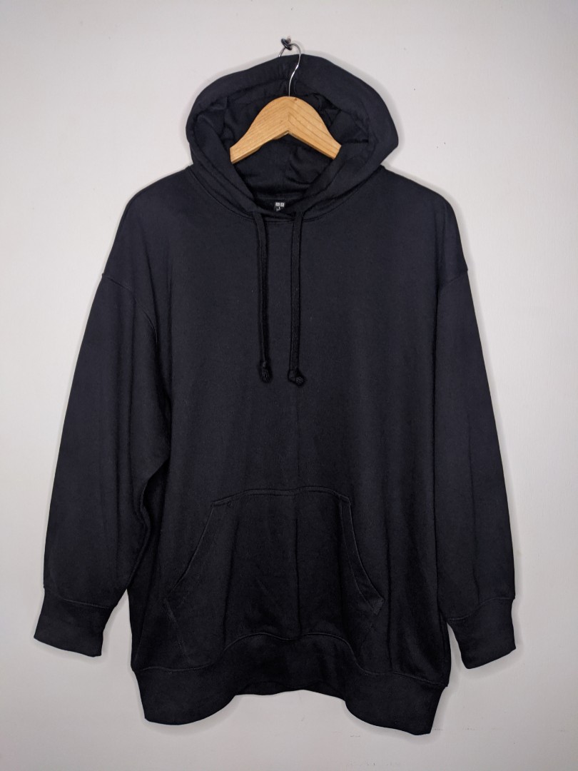 UNIQLO PLAIN BLACK PULL OVER HOODIE Men s Fashion Tops Sets