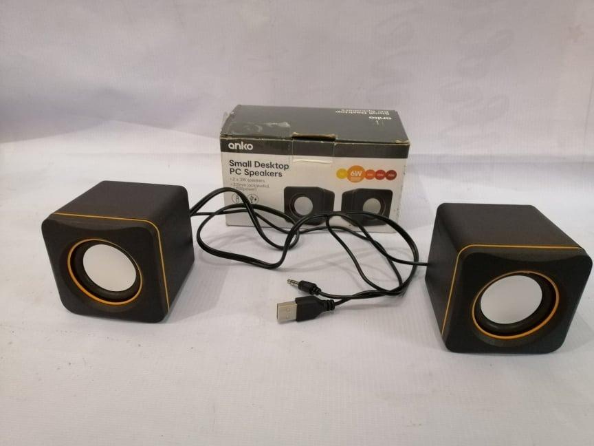 Anko Small Desktop PC speakers (Category: Soundbars, Speakers & Amplifiers) located in San Pedro. Submitted by aus-plus (Listing ID 1100851640, Image 3). Description: -2 x 3W speakers -3.5mm jack (audio) -USB (power).