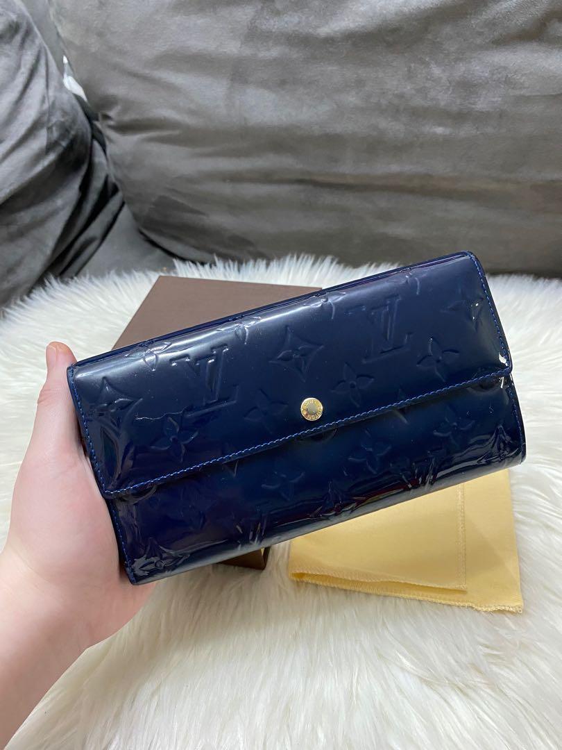 Authentic Louis Vuitton Vernis Sarah Wallet (Category: Luxury Bags & Wallets) located in Makati City. Submitted by cindiorella (Listing ID 1100878882, Image 1). Description: 100% guaranteed authentic Comes complete Exterior is in excellent condition Interior has some scratches Sides have rubs Please see photos carefully for item’s condition.