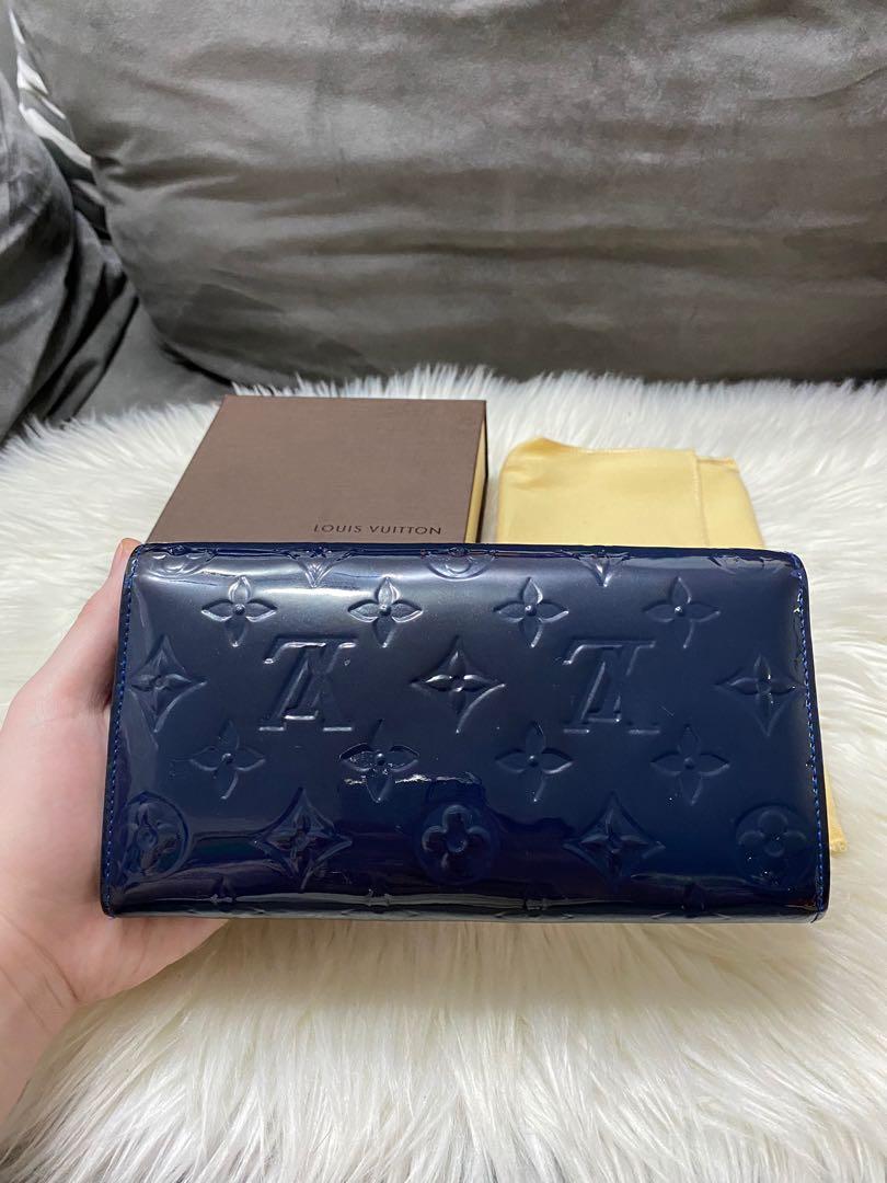Authentic Louis Vuitton Vernis Sarah Wallet (Category: Luxury Bags & Wallets) located in Makati City. Submitted by cindiorella (Listing ID 1100878882, Image 3). Description: 100% guaranteed authentic Comes complete Exterior is in excellent condition Interior has some scratches Sides have rubs Please see photos carefully for item’s condition.
