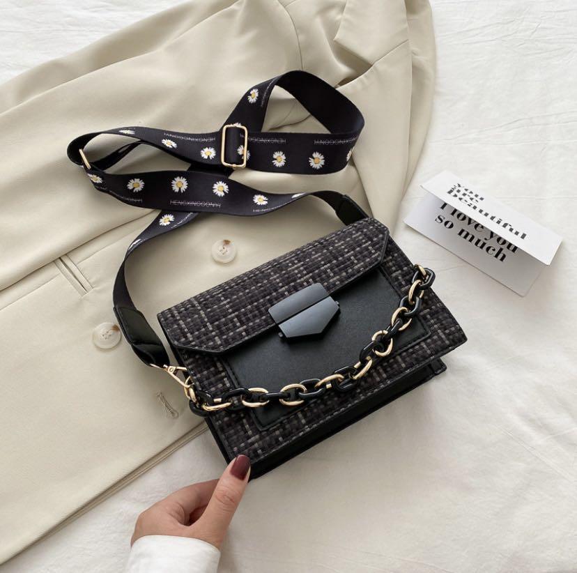 David Jones Sling bag, Women's Fashion, Bags & Wallets, Cross-body Bags on  Carousell