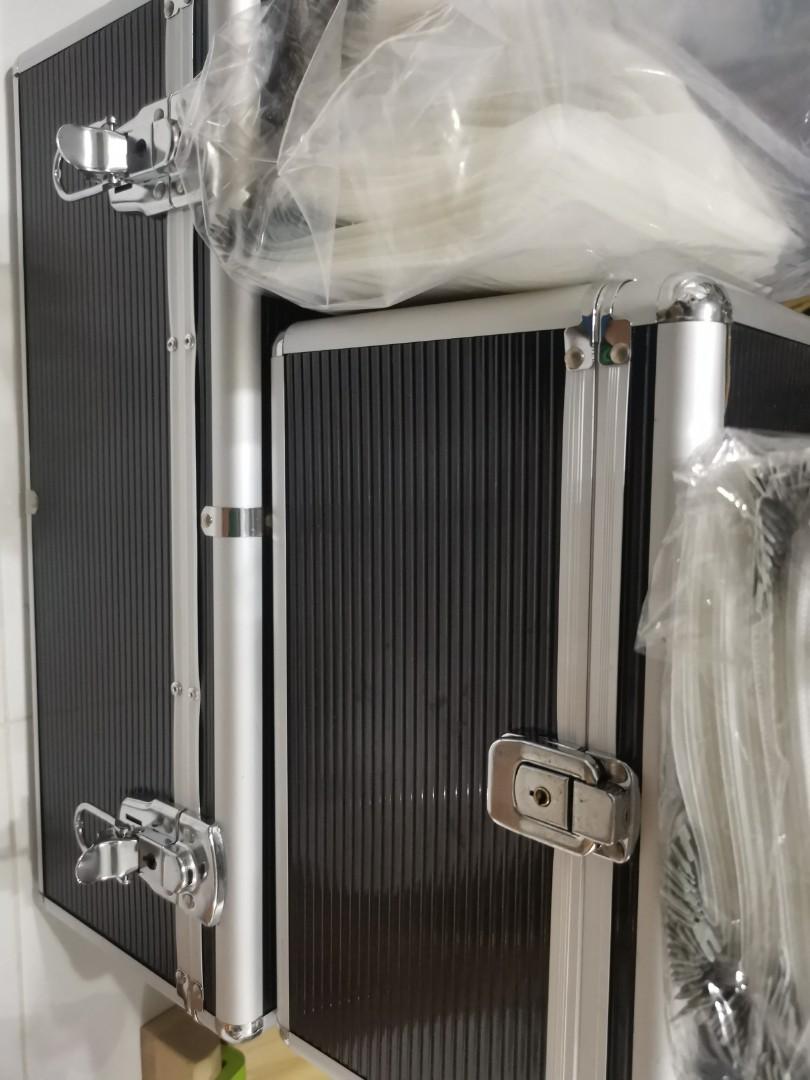 cd cases (Category: Storage Boxes & Baskets) located in Singapore. Submitted by btchng (Listing ID 1100803154, Image 1). Description: 300 disc capacity for 30.300box has cosmetic crack at corner. 500 disc capacity for 50. with unused built in sleeve. deal at 542297..