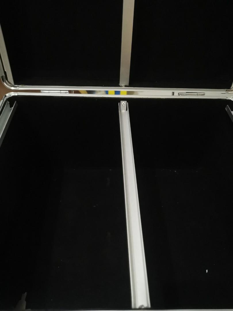 cd cases (Category: Storage Boxes & Baskets) located in Singapore. Submitted by btchng (Listing ID 1100803154, Image 2). Description: 300 disc capacity for 30.300box has cosmetic crack at corner. 500 disc capacity for 50. with unused built in sleeve. deal at 542297..