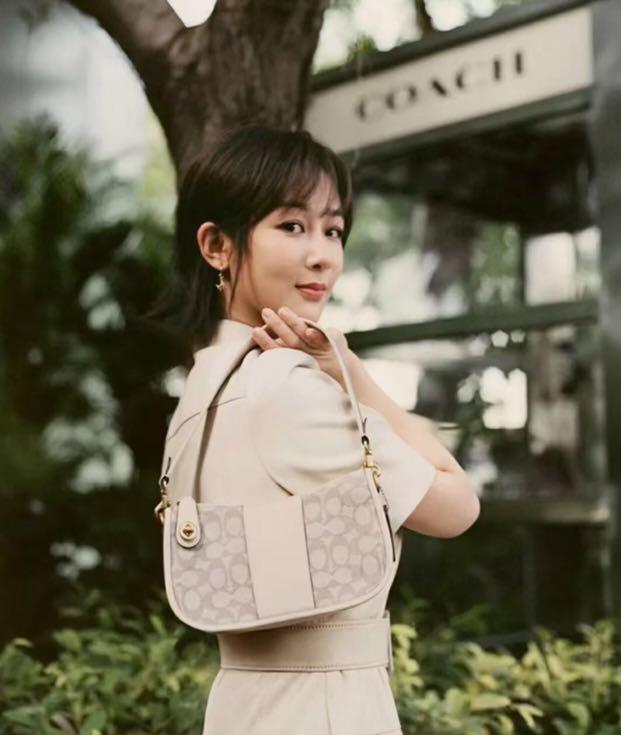 coach signature swinger