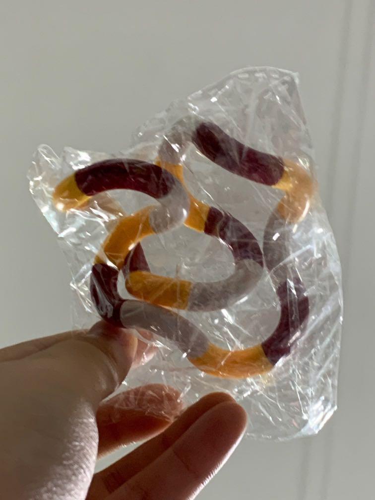 Fidget Tangle (Category: Kids Toys) located in Singapore. Submitted by koh_zenon (Listing ID 1100946948, Image 2). Description: Bought wrong. 😑 and I also need to clear it.