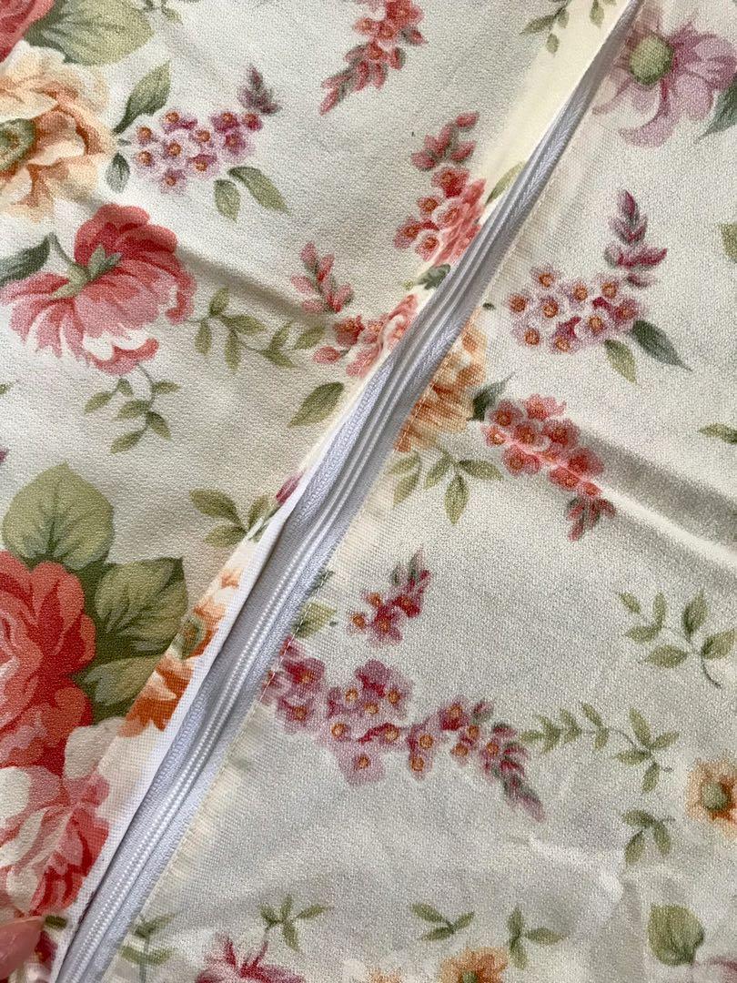 Floral Table Cover / Large Cushion Cover (Category: Table Linen & Textiles) located in Mandaluyong City. Submitted by secondsnlabels (Listing ID 1100975650, Image 2). Description: .