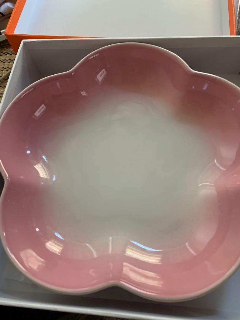 Le Creuset 花碟花型深盤cm 傢俬 家居 廚具和餐具 餐具和餐具 Carousell