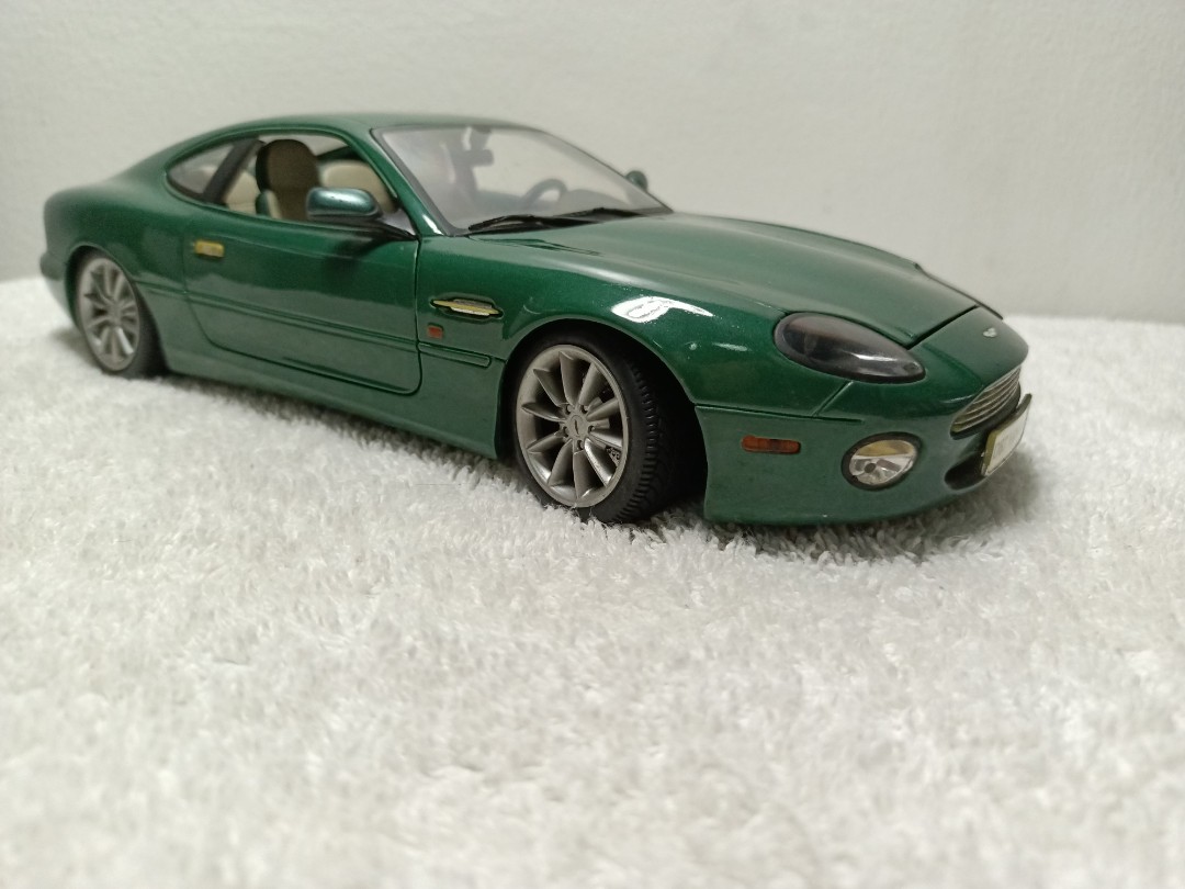Maisto store aston martin