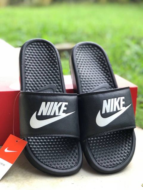 nike benassi swoosh