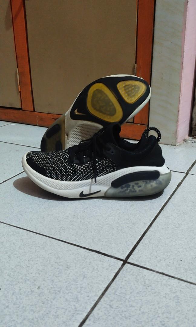 harga sepatu nike joyride original