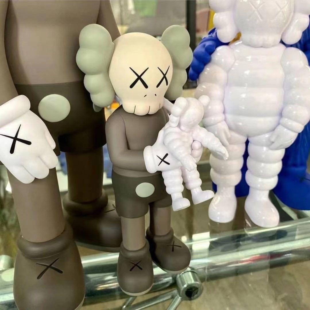 In Stock] Kaws Family Brown/Blue/White (set of 5), Hobbies & Toys 