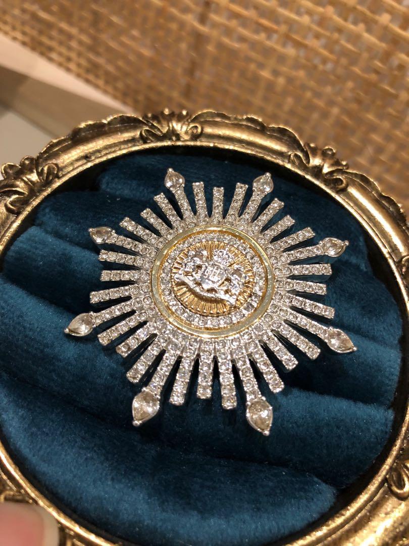 Ralph lauren outlet brooch