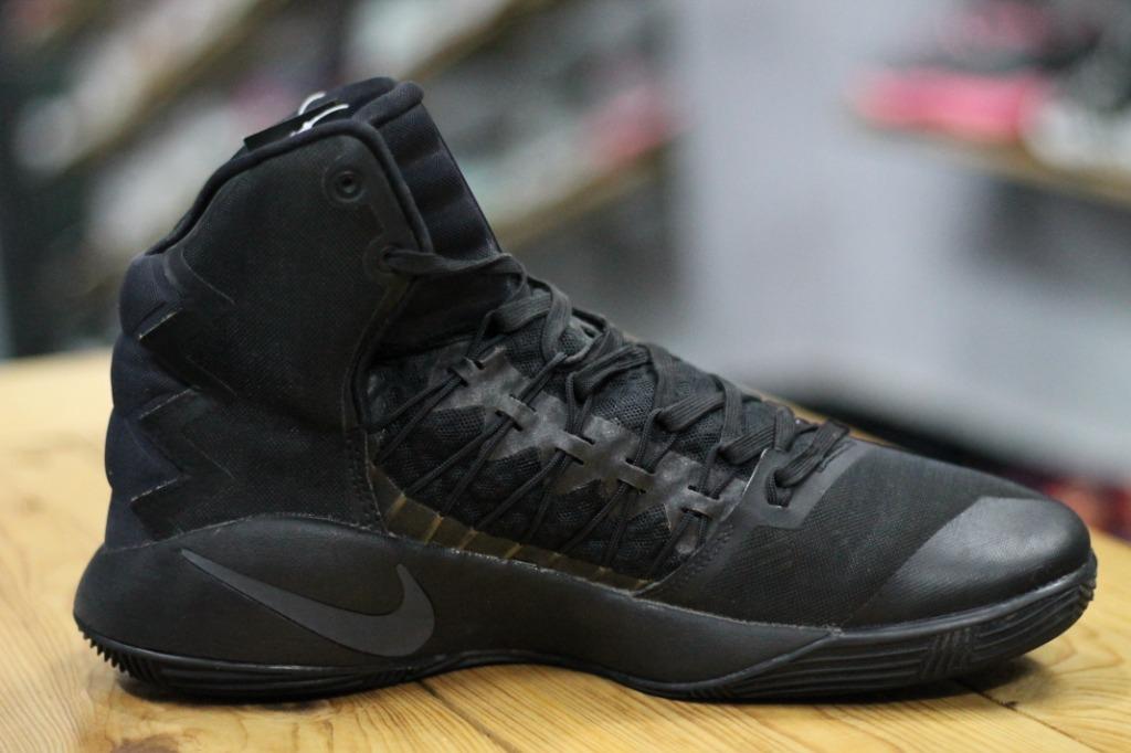 Hyperdunk discount triple black