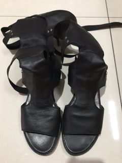 (Kategori: ) berada di . Dikirim oleh prelovedclothing.id (ID iklan 1100896426, Gambar 1). Deskripsi: .