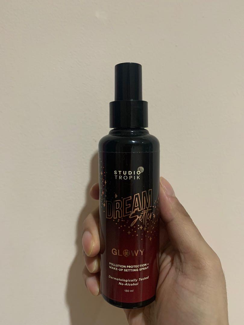 Studio tropik setting spray (Kategori: Kulit, Sabun & Tubuh) berada di Jakarta Timur. Dikirim oleh bagmakeupaddict_buyormiss (ID iklan 1101002255, Gambar 1). Deskripsi: 90 persen.