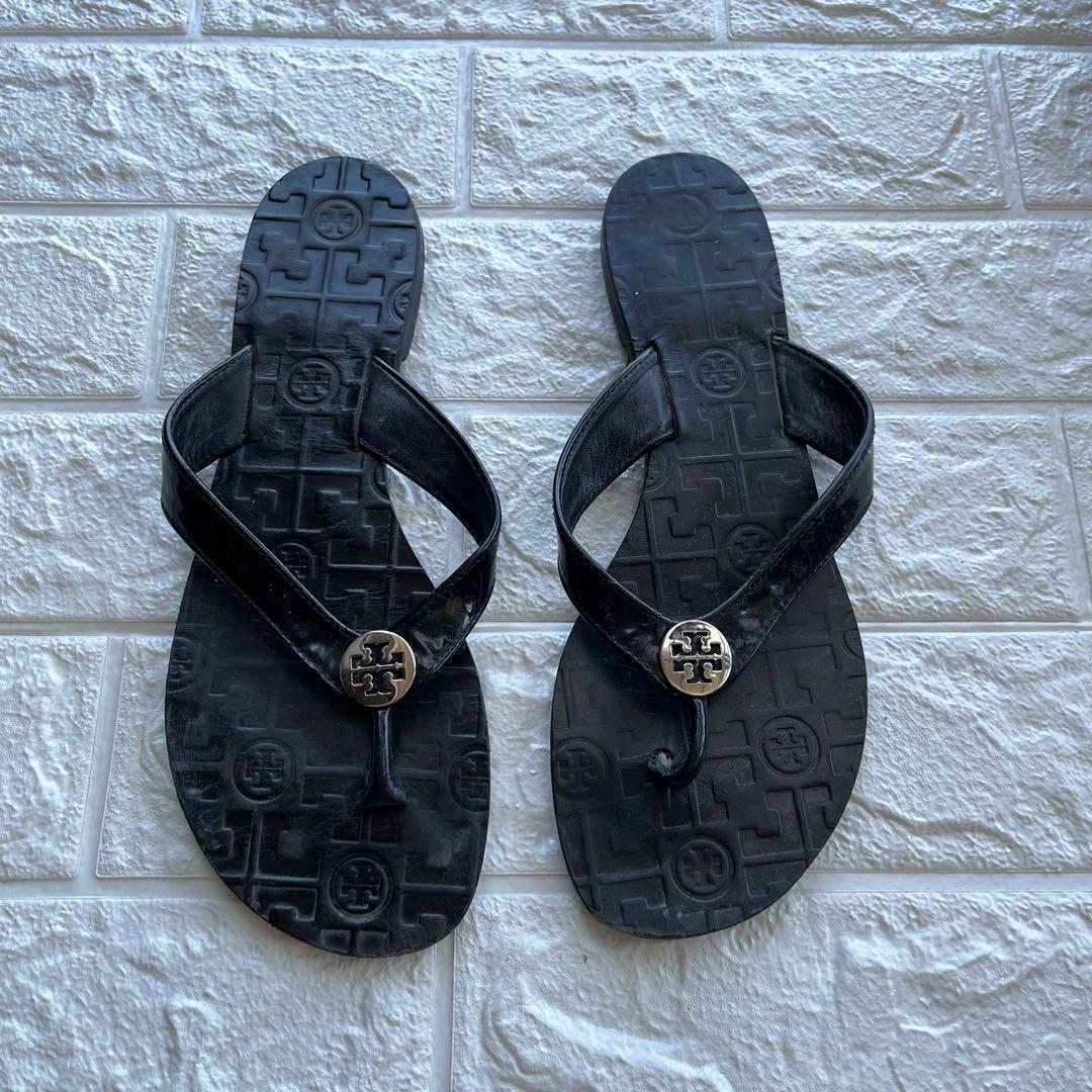 Tory Burch Thong sandals (Category: Flats & Sandals) located in Davao. Submitted by limebliss (Listing ID 1100833070, Image 2). Description: With flaws on pair see pic Size: 8.5.