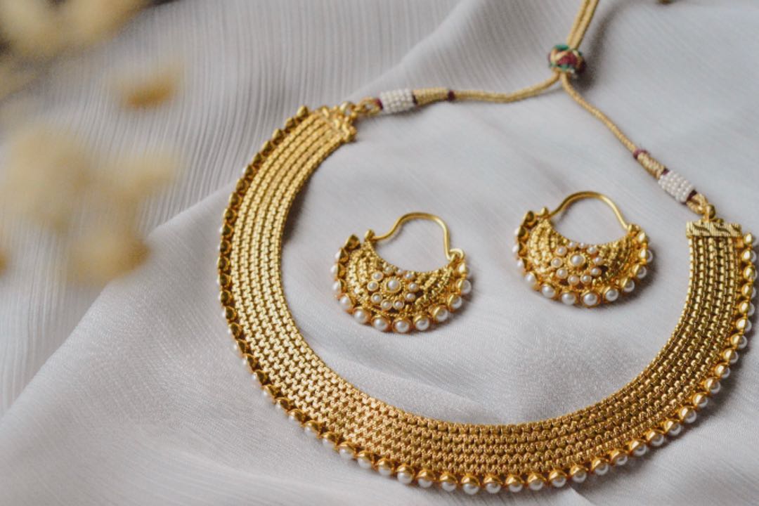 White pearl choker set hot sale