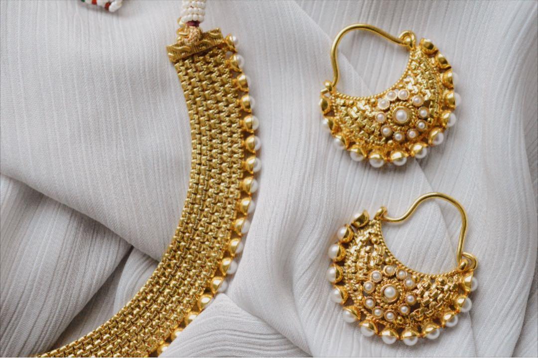 White pearl necklace set designs online