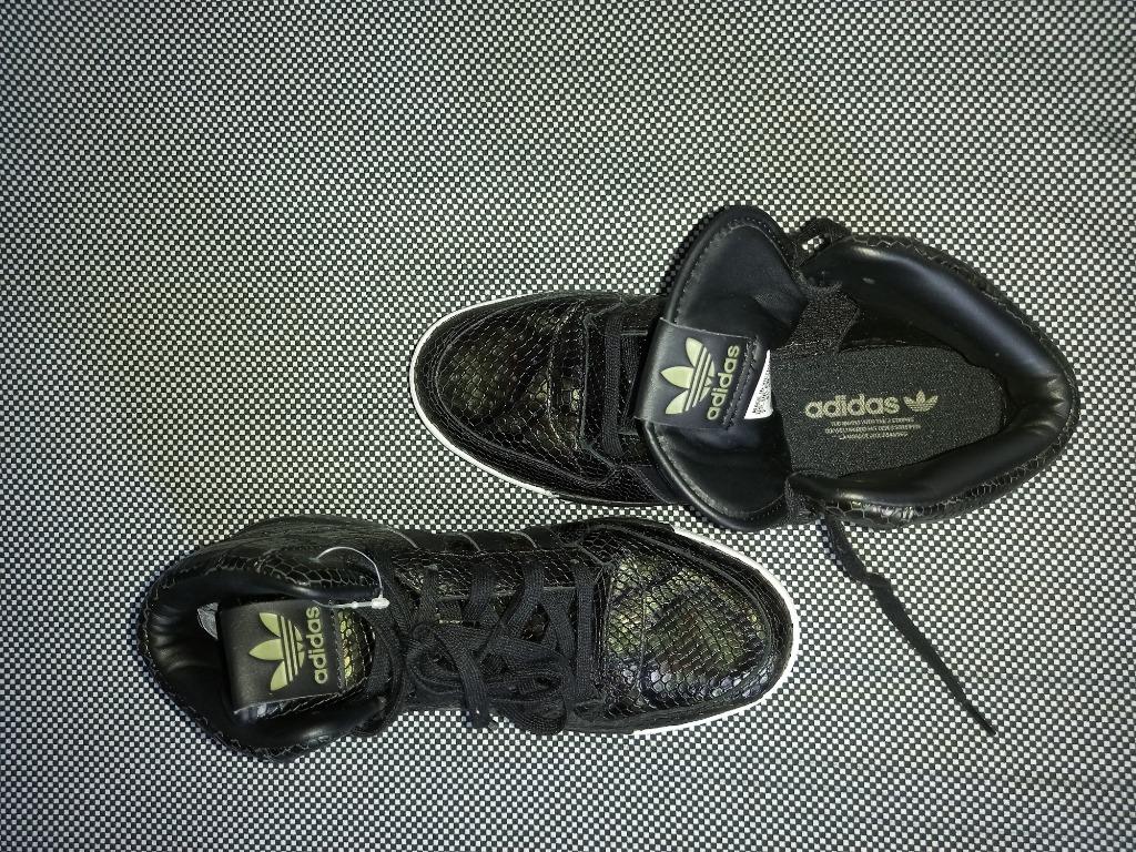 ADIDAS ORIGINAL Made in Vietnam / FOR WOMEN ON HAND ITEM, Women