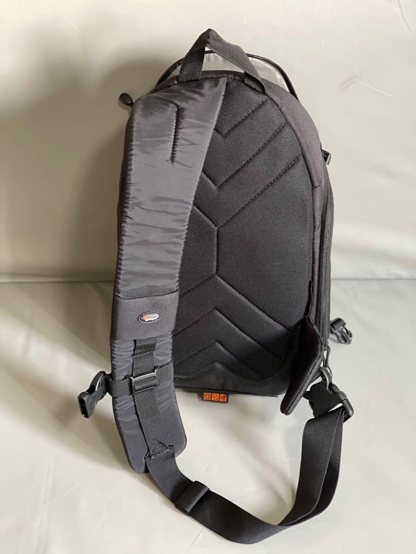 Backpack (Category: Camera Bags & Carriers) located in Singapore. Submitted by denise2019 (Listing ID 1101081335, Image 6). Description: Size 25X20X40cm.