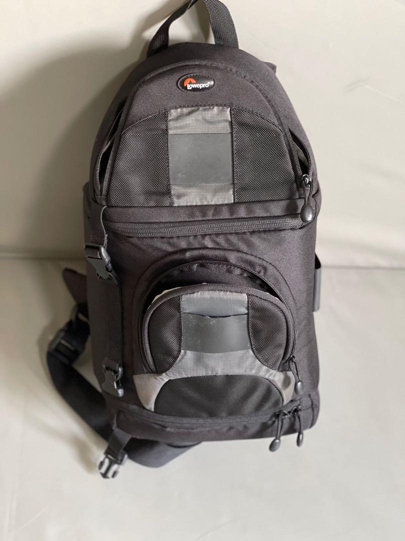 Backpack (Category: Camera Bags & Carriers) located in Singapore. Submitted by denise2019 (Listing ID 1101081335, Image 4). Description: Size 25X20X40cm.