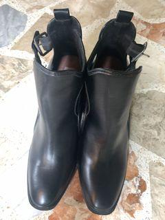 Black boots 9.5 MIA