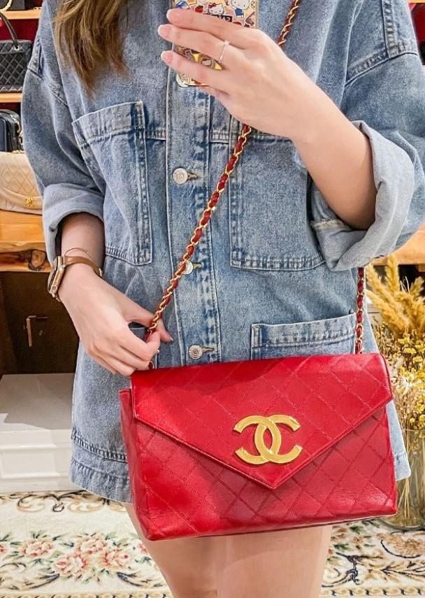 Chanel Vintage Red Calfskin Big CC Logo Pin Envelope Shoulder Bag