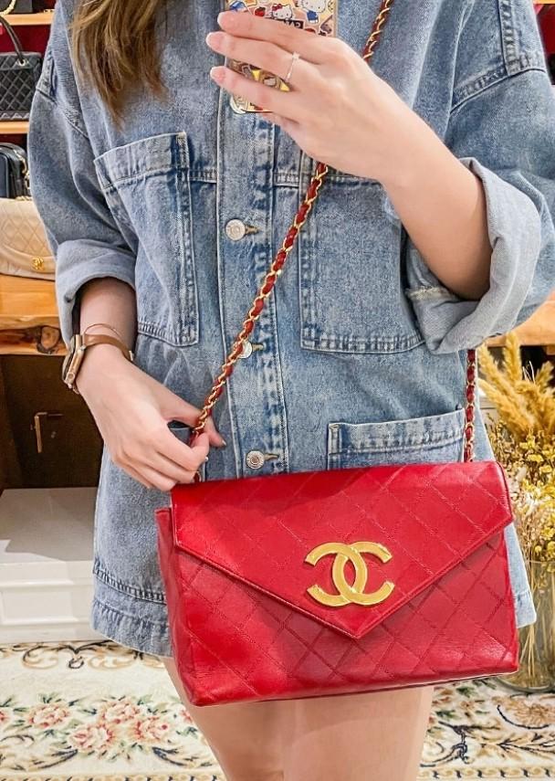 Big red chanel bag discount