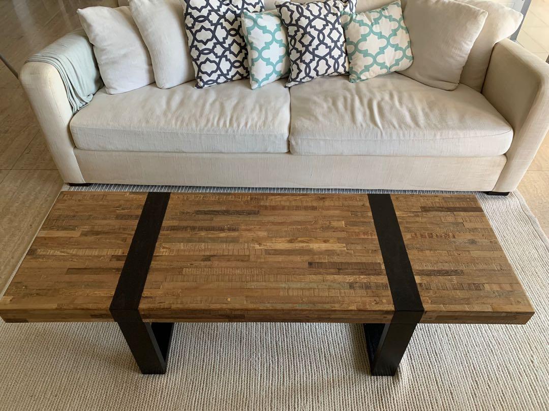 Seguro store coffee table