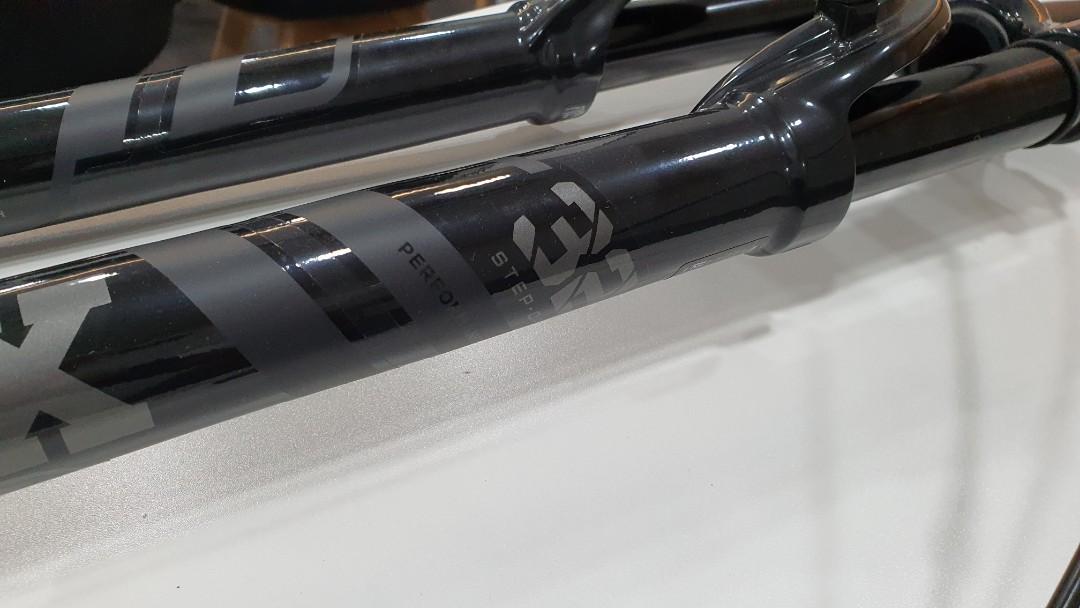 Fox performance step cast 32 top