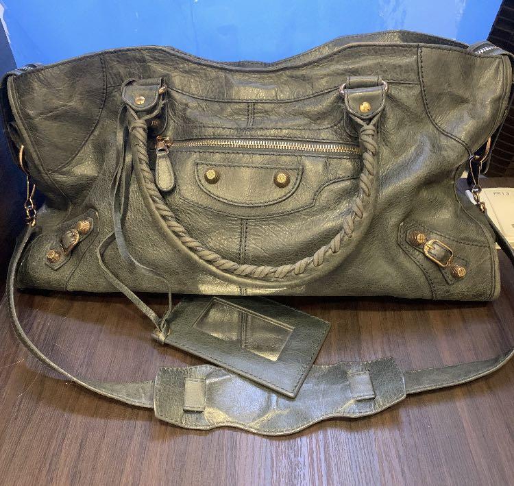 Balenciaga city bag in green . Come with mirror and dust bag, Luxury, Bags  & Wallets on Carousell