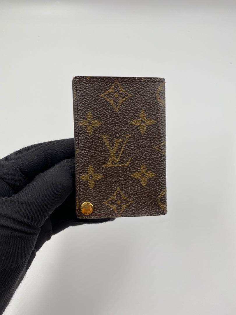 If you need a card holder, I recommend this piece. #louisvuitton