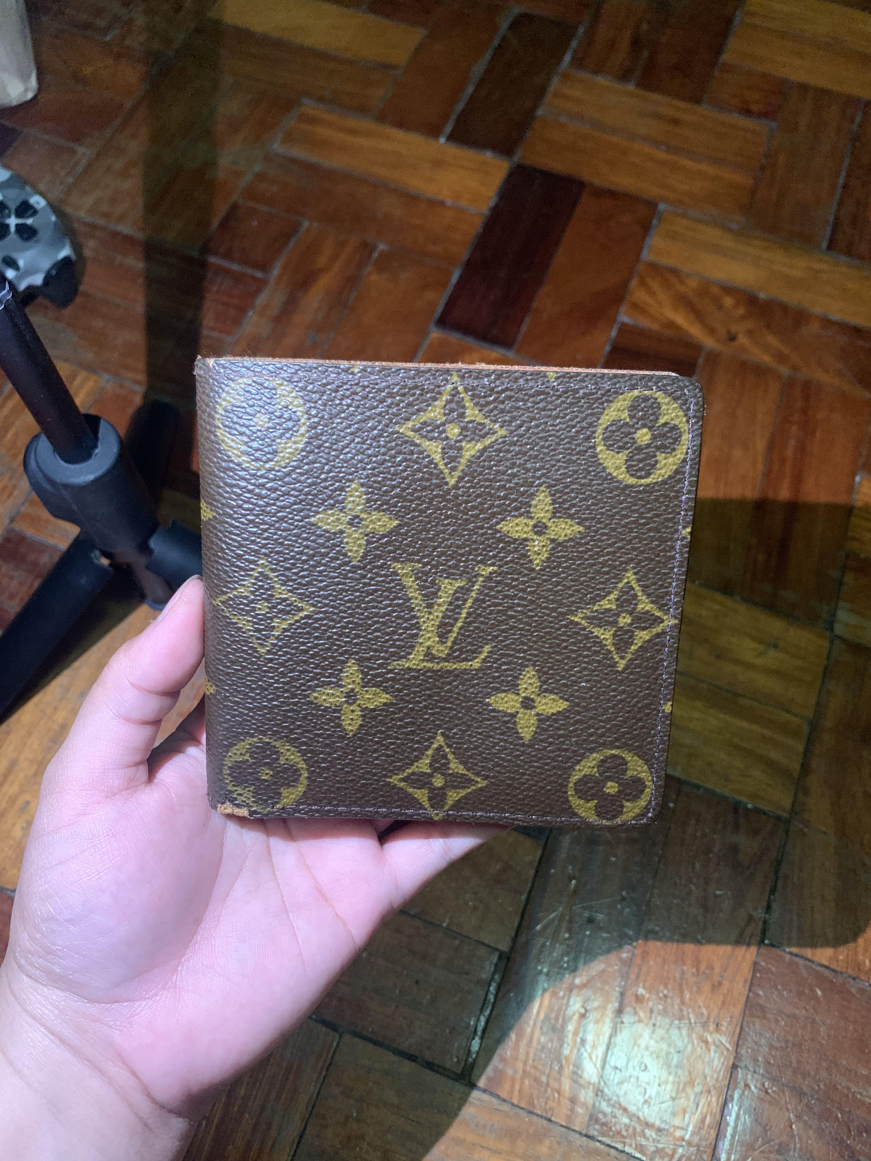 Authentic Louis Vuitton mens wallet (100 authentic), Luxury, Bags