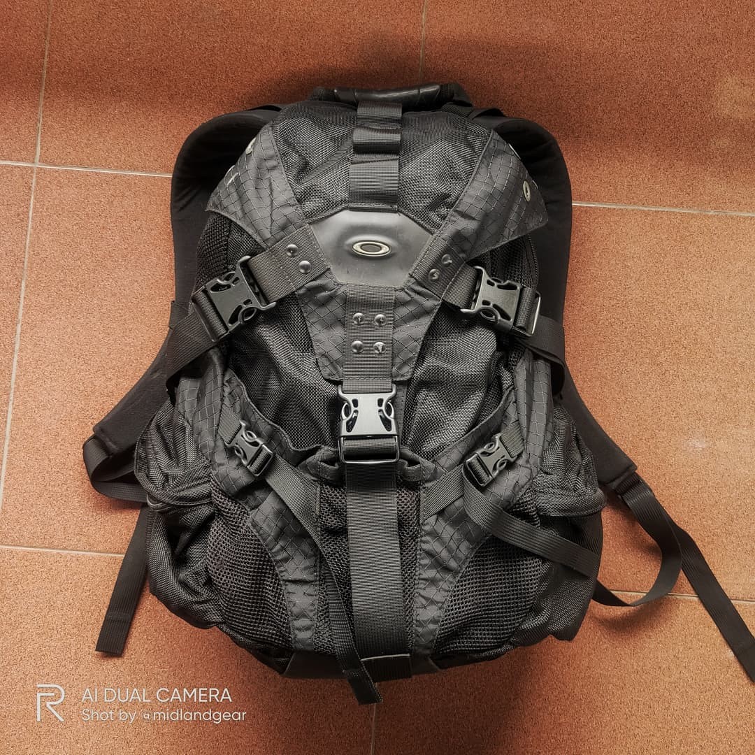 Oakley Icon Backpack 32lt, Fesyen Pria 