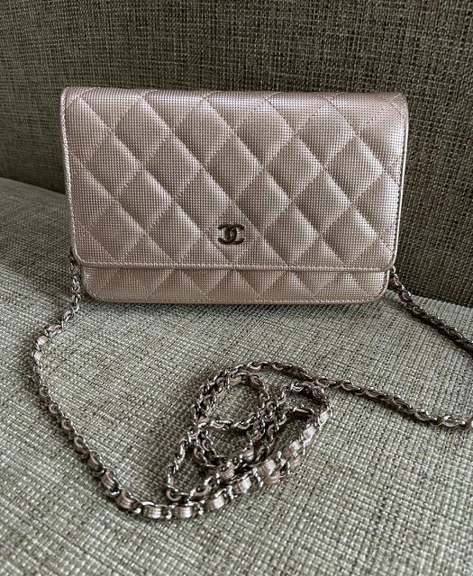 Preloved Chanel woc rosegold metalic 
