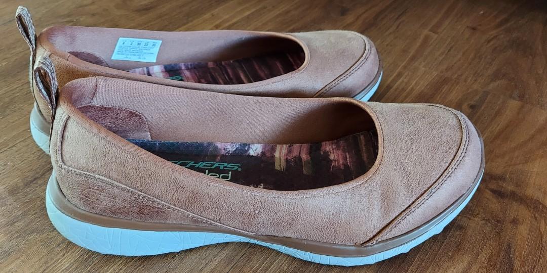 Skechers pumps 2024 memory foam