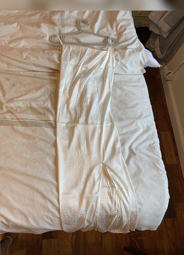 White Ruched Party Dress (Category: Dresses) located in Makati City. Submitted by immistermeeseeks (Listing ID 1100496012, Image 3). Description: Bust: 34B-36B Waist: 27-29 RFS: wrong size .
