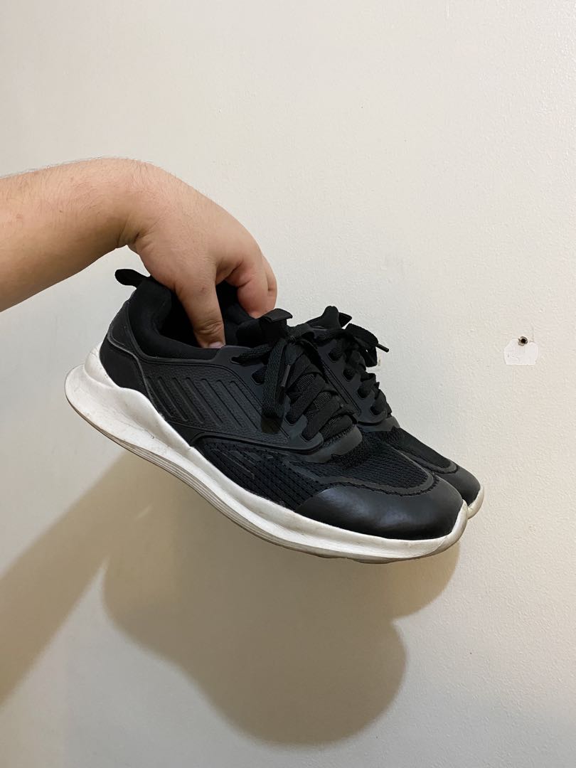World balance running shoes deals