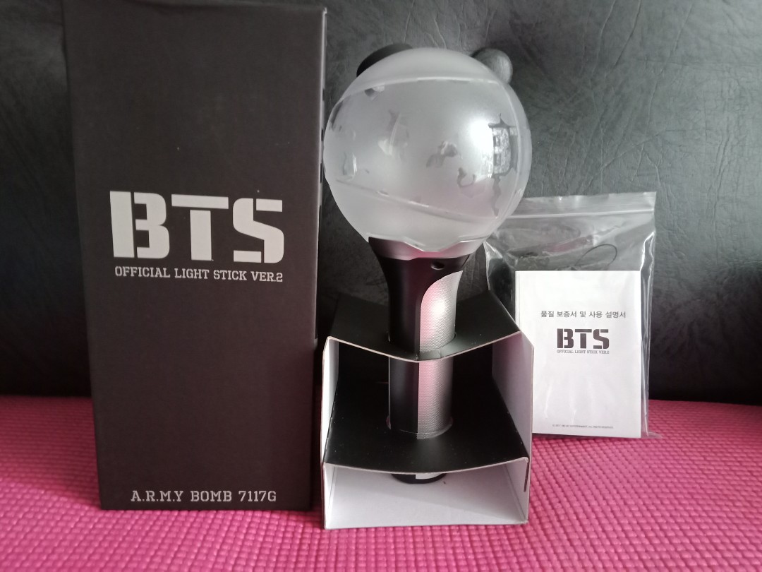 Official BTS ARMY BOMB version 2, Hobbies & Toys, Memorabilia