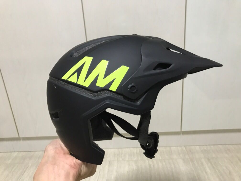 Decathlon shop am helmet