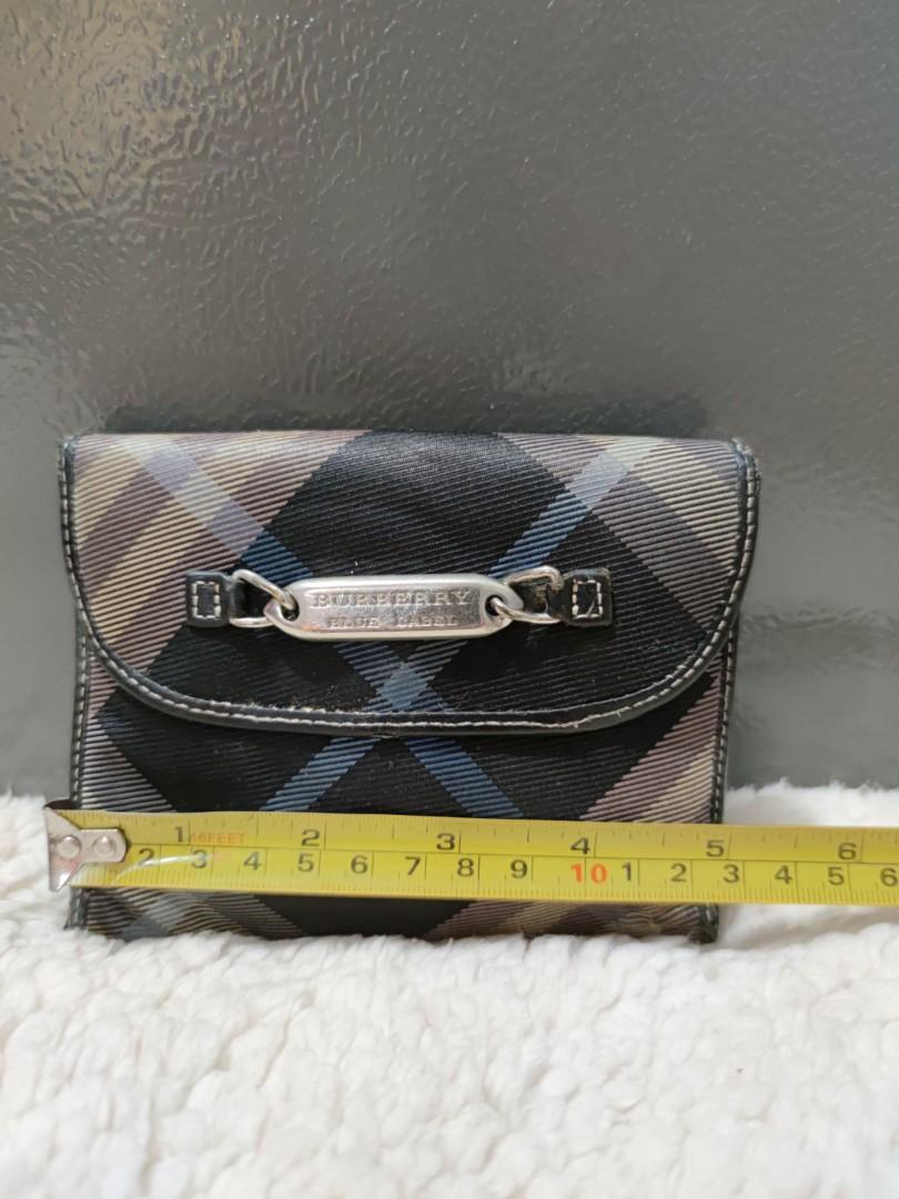 Burberry Bifold Wallet (Category: Luxury Bags & Wallets) located in Pasig City. Submitted by armoire_deluxe (Listing ID 1101353592, Image 2). Description: Pre❤️ item. In good condition..