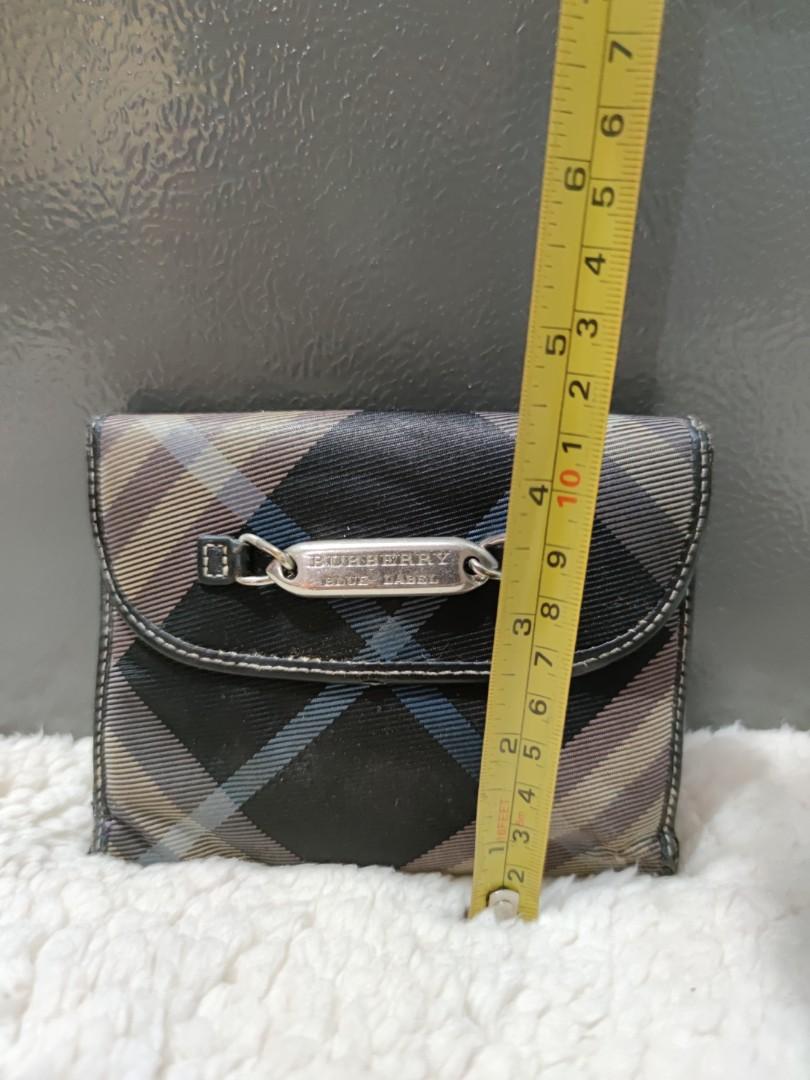 Burberry Bifold Wallet (Category: Luxury Bags & Wallets) located in Pasig City. Submitted by armoire_deluxe (Listing ID 1101353592, Image 3). Description: Pre❤️ item. In good condition..