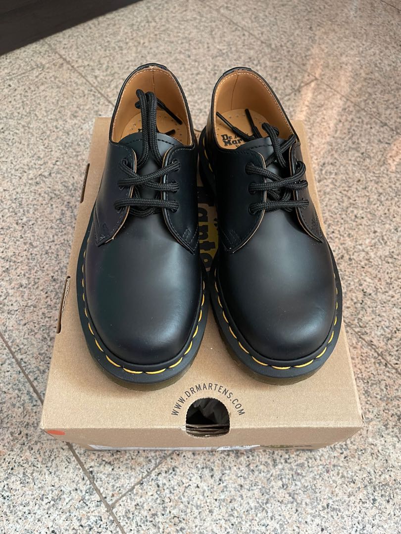 Dr Martens Gibson, Women's Fashion, Footwear, Boots on Carousell