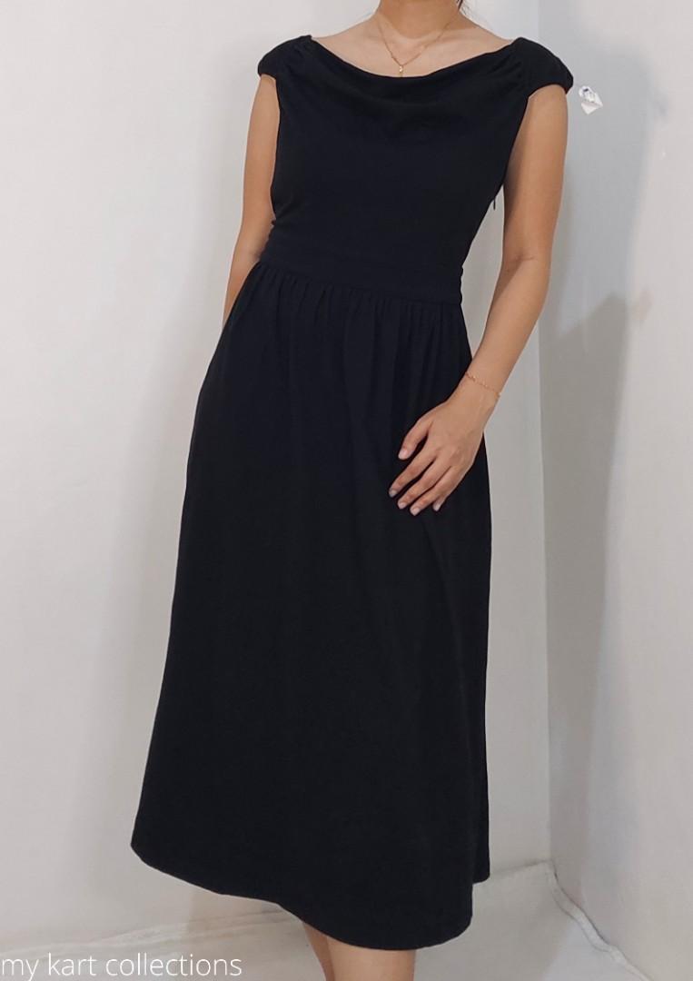Minimalist online black dress