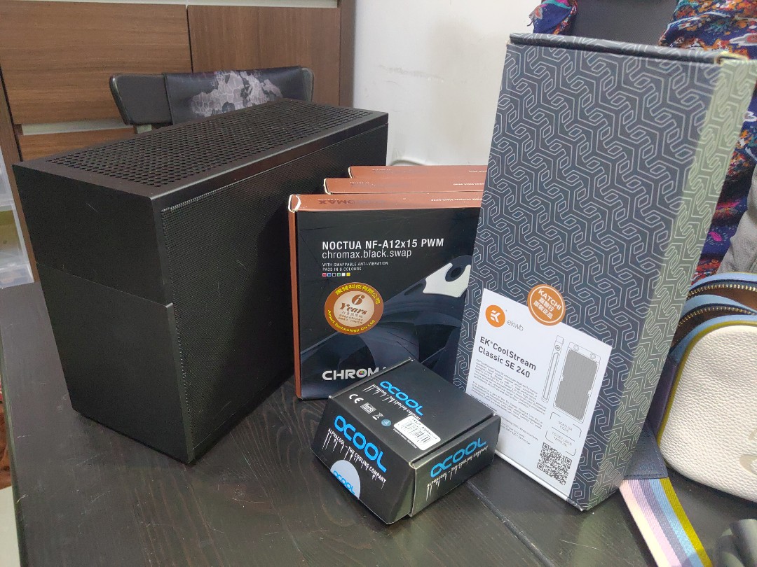 ITX case and custom water loop parts for bundle, 手提電話, 電話及其他裝置配件, 手機套及手 ...
