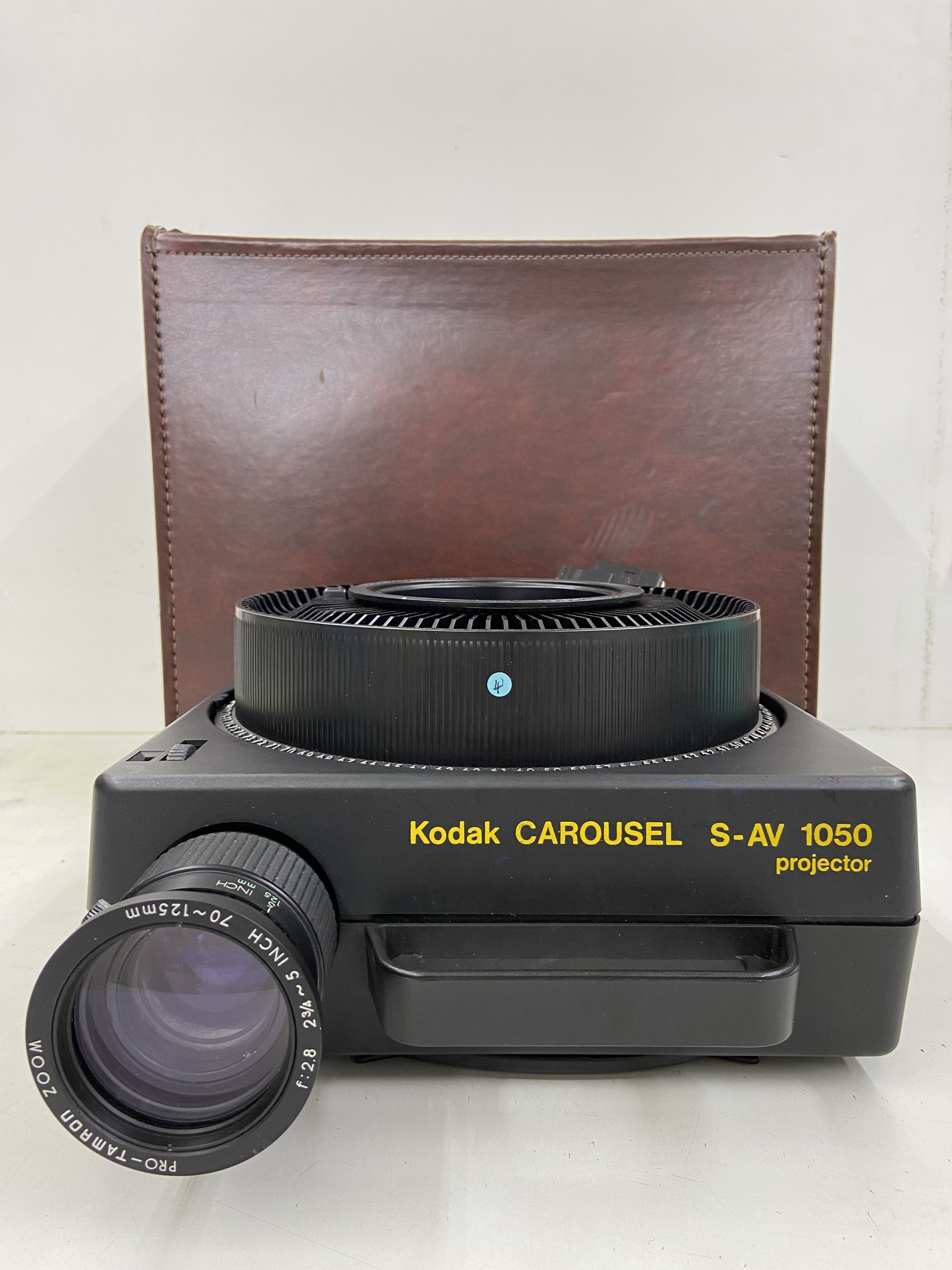 Kodak Carousel SAV 1050 Projector, Photography, Video Cameras on Carousell